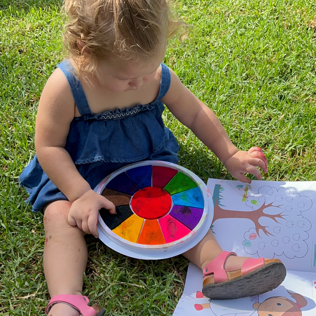 Color palette with 12 different colors, for finger painting (1+ year)