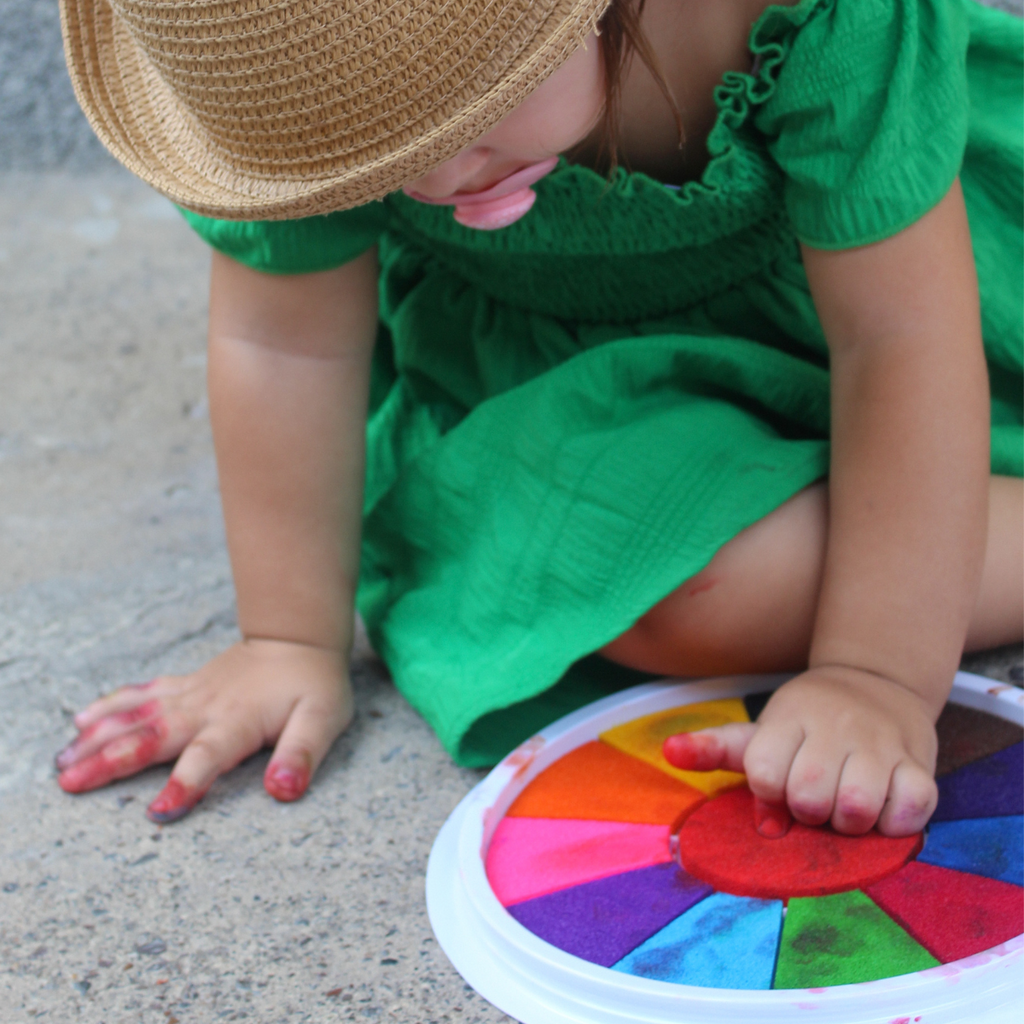 Color palette with 12 different colors, for finger painting (1+ year)