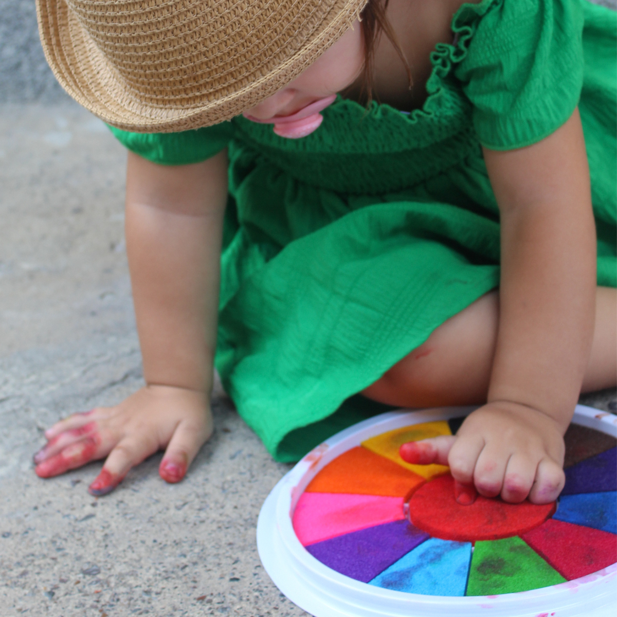 Color palette with 12 different colors, for finger painting (1+ year)